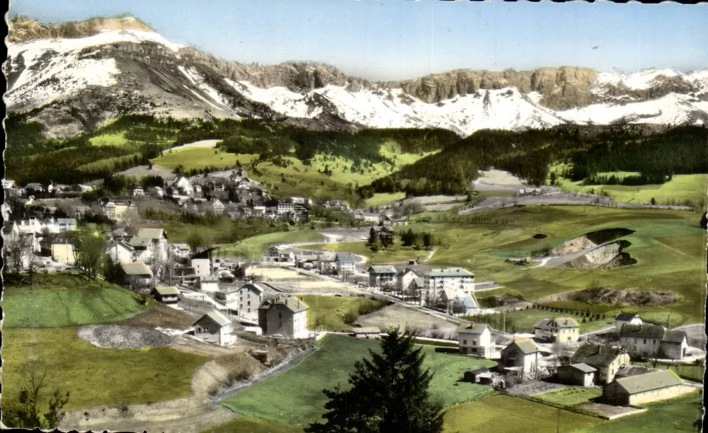 Villard-de-Lans — Allgemeiner Blick mit dem Cornafion im Hintergrund — Éditions J. Cellard, Bron - Vorderseite