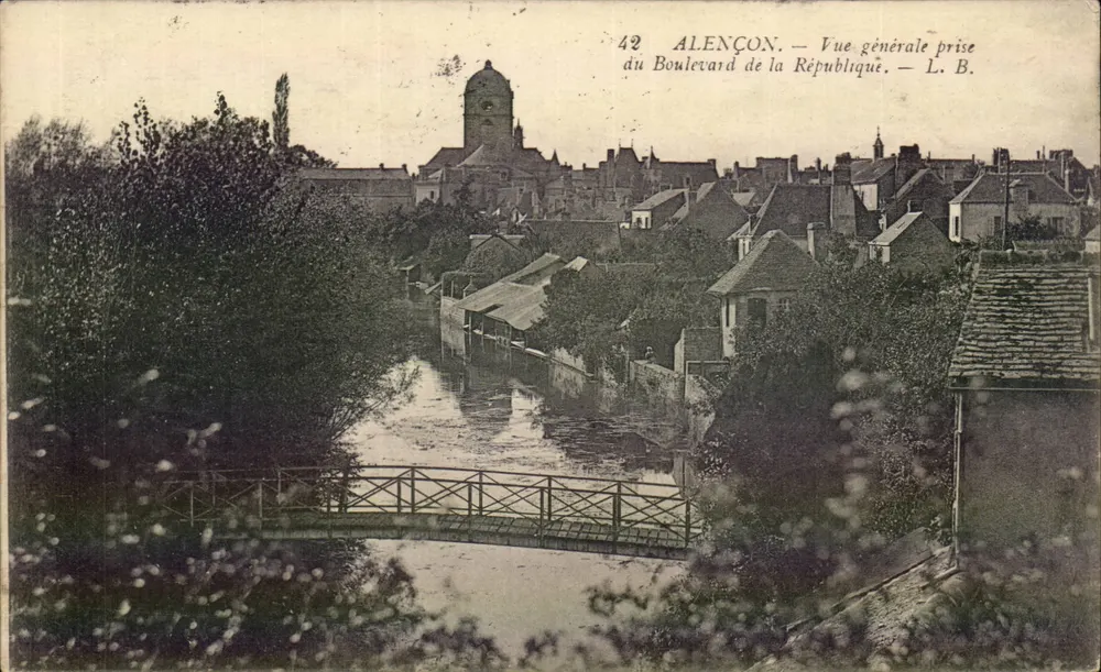 Alençon — Allgemeine Ansicht vom Boulevard de la République — L. B. n°42 - Vorderseite
