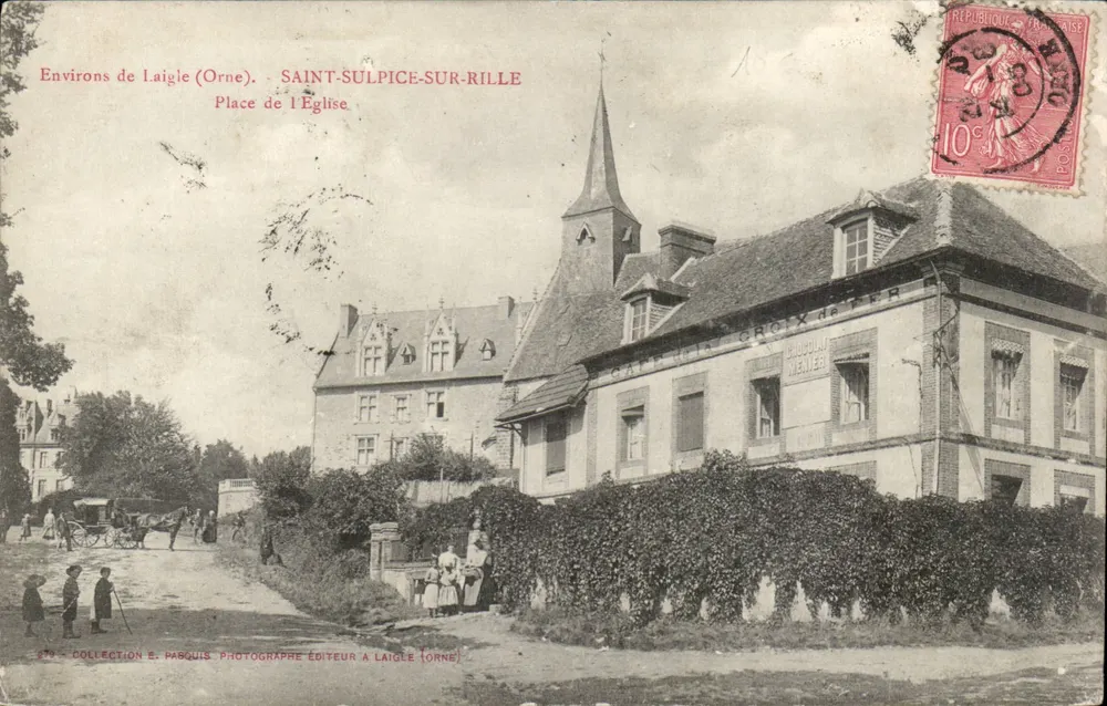 Saint-Sulpice-sur-Rille — Platz der Kirche — Photographie aus der Sammlung von E. Pasquis, Verlag in Laigle (Orne) - Vorderseite