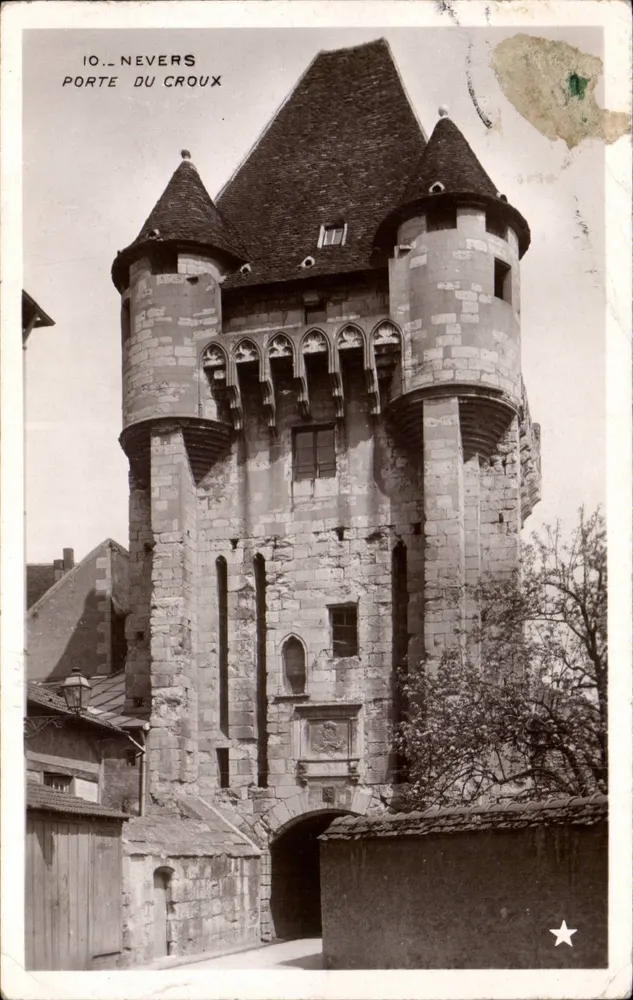 Nevers — Porte du Croix — éditeur imprimeur non identifié, n° de série 10 - Frente