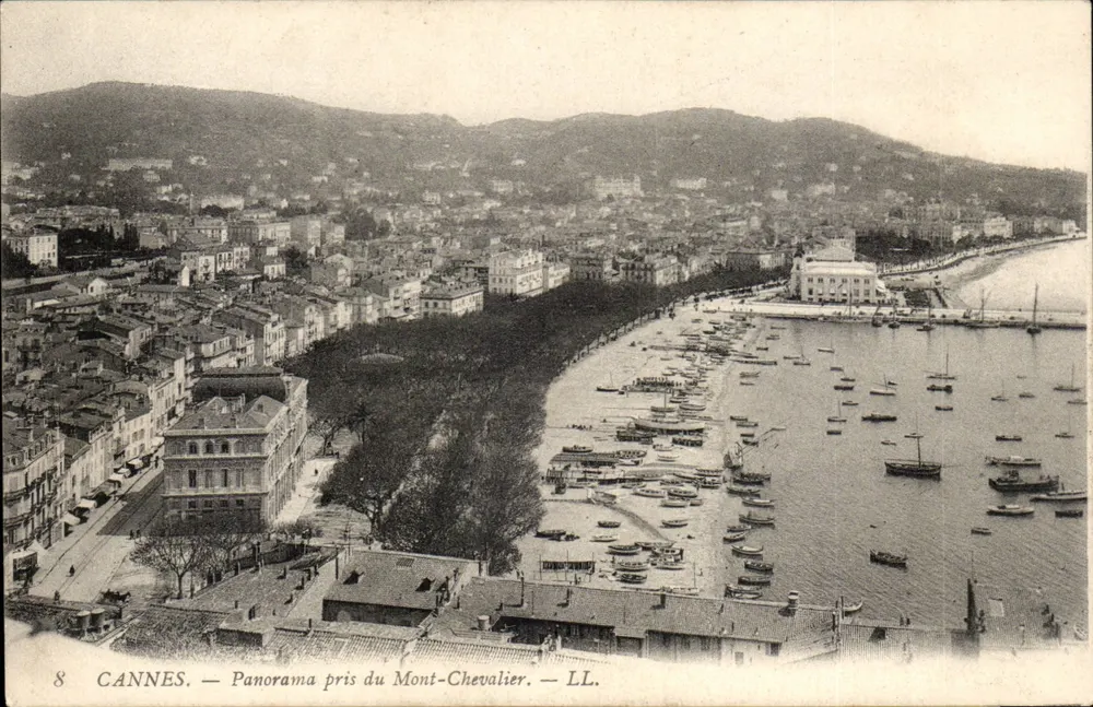 CANNES — Panorama tirado do Mont-Chevalier — LL. — N°8 - Frente