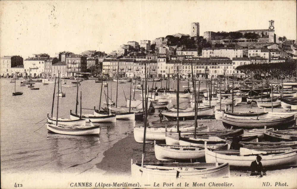 CANNES (Alpes-Maritimes) — Der Hafen und der Mont Chevalier — ND. Foto. - Vorderseite