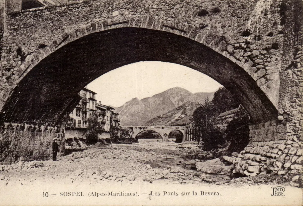 Sospel (Alpes-Maritimes) — Os Pontes sobre a Bevera — JND hot. - Frente