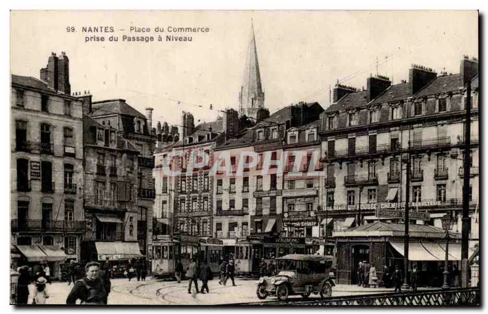 NANTES — Place du Commerce — Aufnahme vom Überführungsbahnübergang - Vorderseite