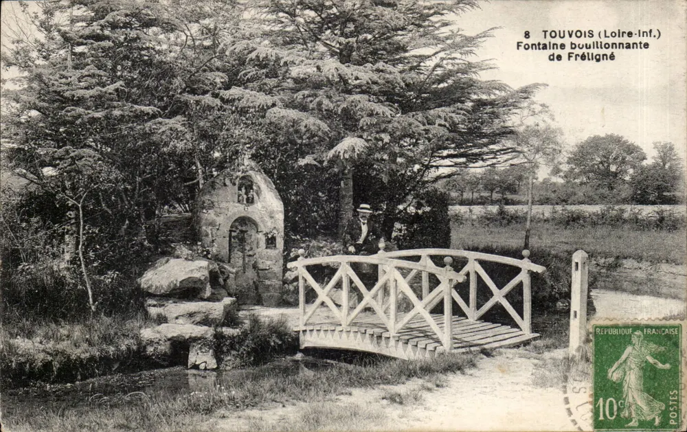 Touvois (Loire-Inf.) — kochendes Brunnen von Frélligné — unbekannter Verlag, Nr. 8 - Vorderseite