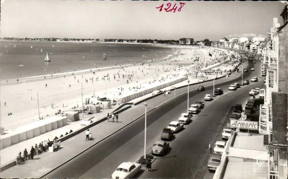 La Baule — Die Strandpromenade Richtung Pouliguen — Réal-Photo - Vorderseite