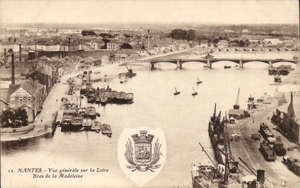 NANTES - Allgemeiner Blick auf die Loire - Bras de la Madeleine — Verpackungspapier - Vorderseite