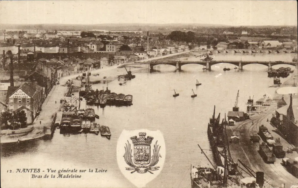 NANTES - Allgemeiner Blick über den Loir-Arm der Madeleine — Verpackungspapier, n°12 - Vorderseite