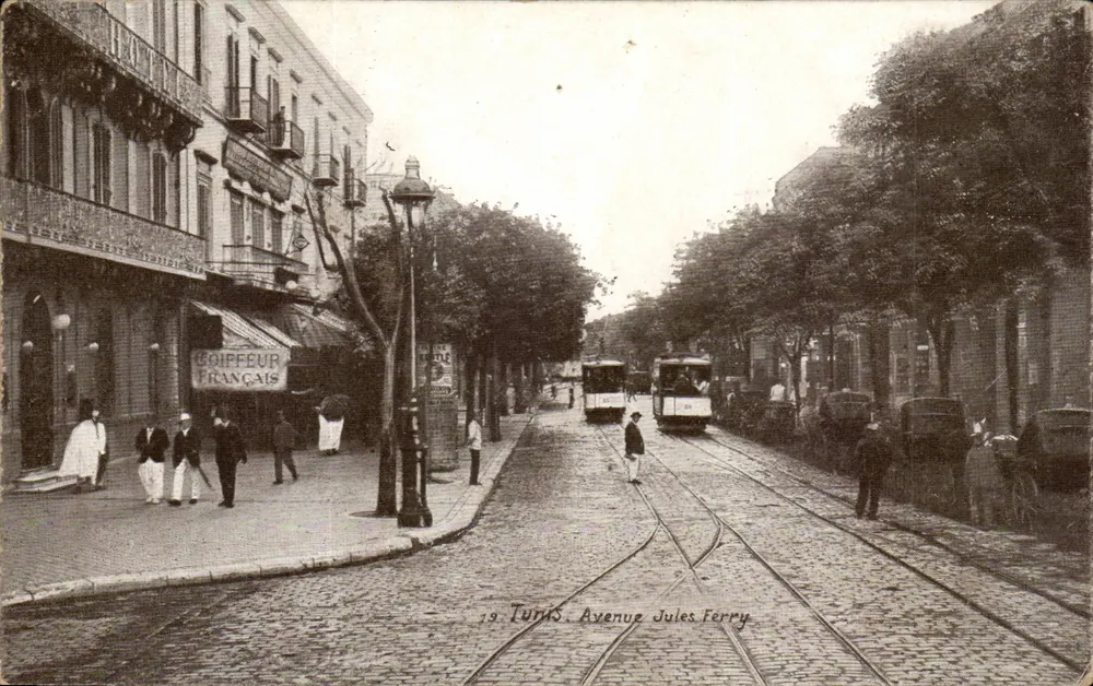 Tunis - Avenue Jules Ferry — Straßenbahn und Fußgängerzone — Editions Photo Jules Ferry, n°19 - Vorderseite