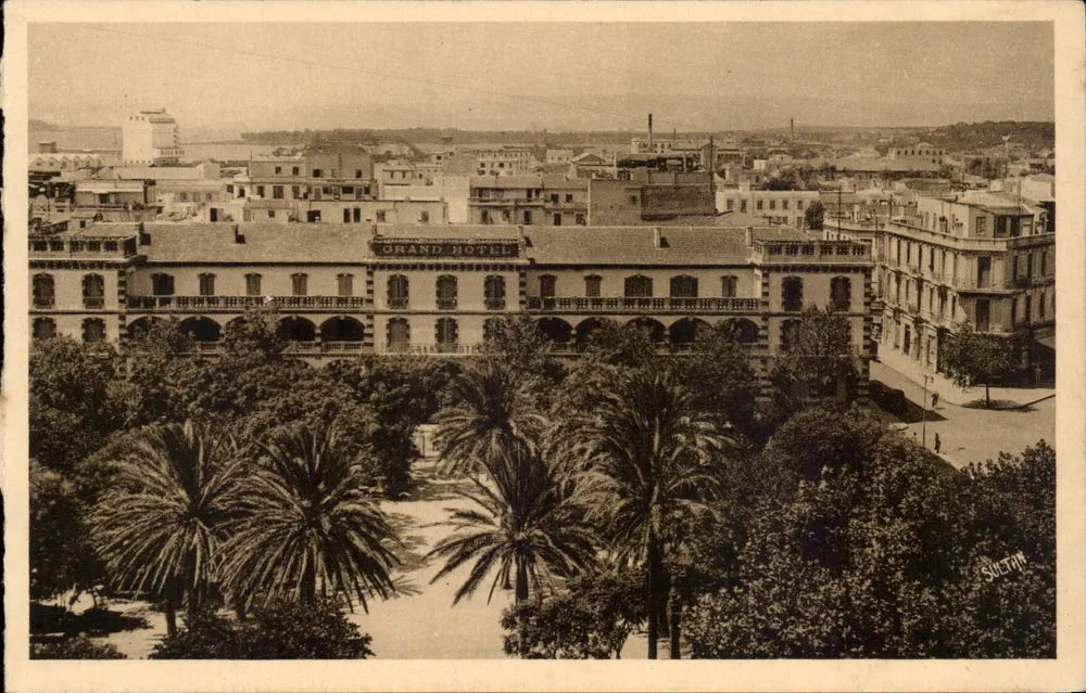 Bizerte — Platz Marechal Foch und das Grand Hotel — Photo Edition Sultar, Béja - Vorderseite
