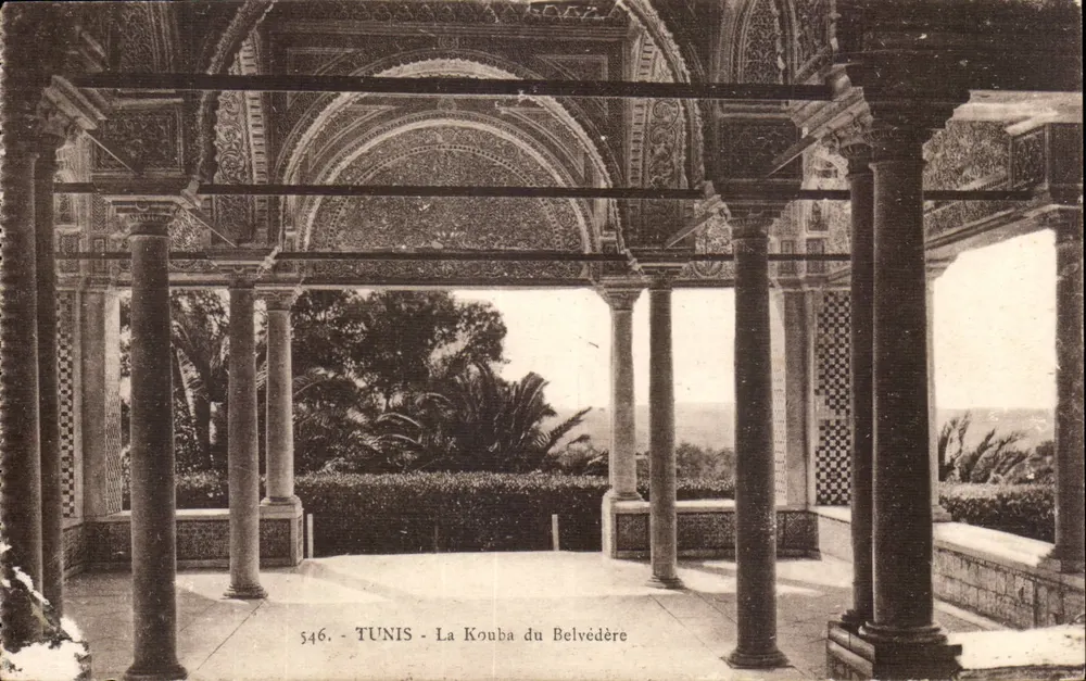 Tunesien - Die Belvedere-Kouba — Innenansicht mit Säulen und Mosaiken — Serie 546 - Vorderseite