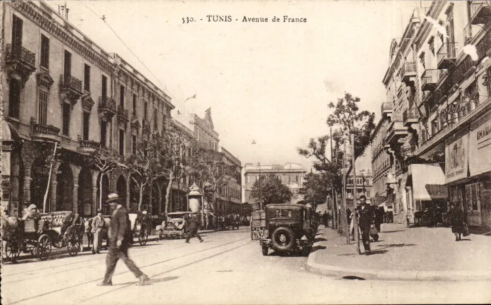 TUNIS - Avenue de France — städtische Ansicht mit Fahrzeugen und Fußgängern — Verlag EMT, Nr. 530 - Vorderseite
