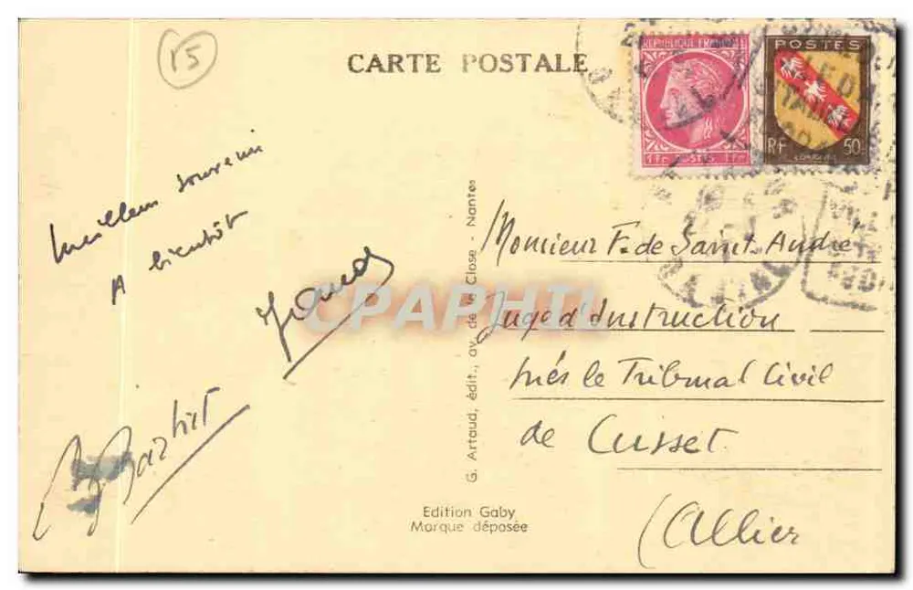 Saint-Floir (Cantal) - Place d'Armes - Die Sparkasse und die Post (ehemaliges konsularisches Haus) - Rückseite