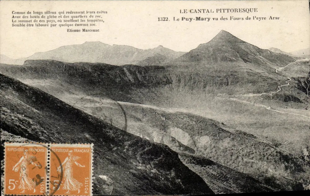 Ausblick auf Le Puy-Mary von den Fours de Peyre Arse — Das pittoreske Cantal — Verlag: 1322 - Vorderseite