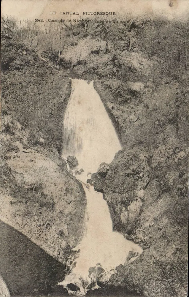 Cachoeira de Nièrèrèze perto de Thiez — O Cantal pitoresco — Editor: La Photo de Paris, n° 242 - Frente