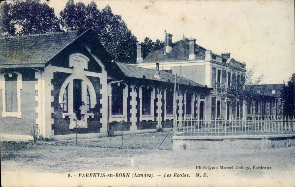 Parentis-en-Born (Landes) — As Escolas — Fototipia Marcel Delboy, Bordeaux - Frente