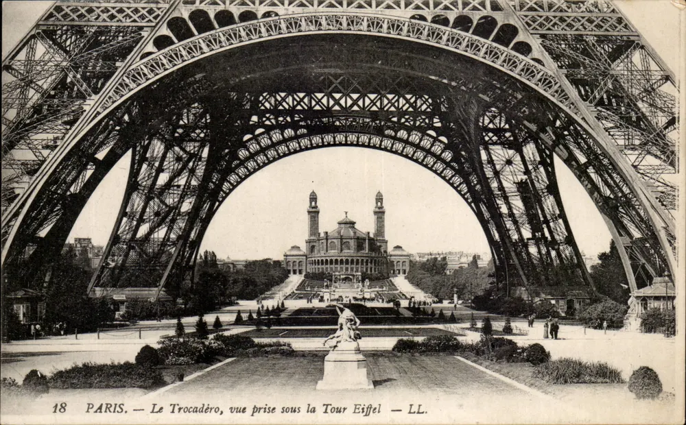 Paris — Ansicht des Trocadéro aus unter der Eiffelturm — LL. n°18 - Vorderseite