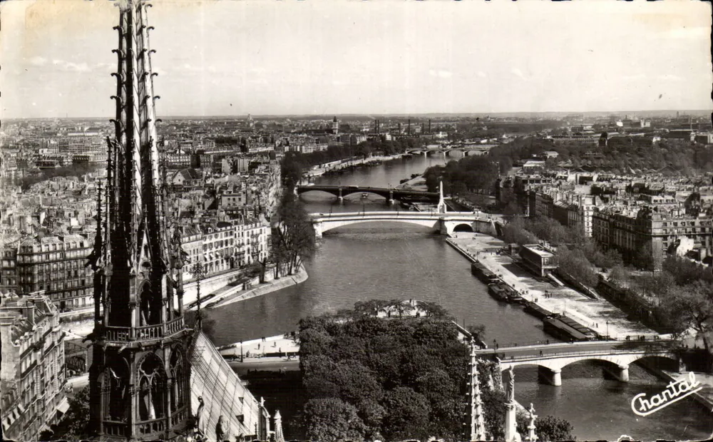 Paris — A Flecha da Notre-Dame — A Sena — Chantal - Frente