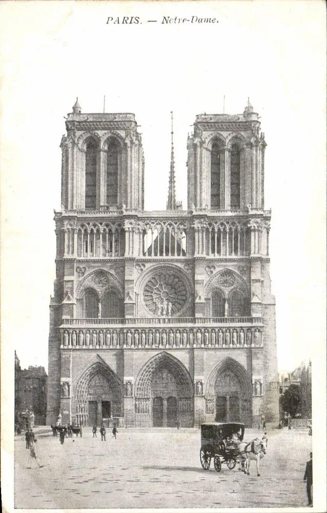 Paris — Notre-Dame — vista da fachada - Frente