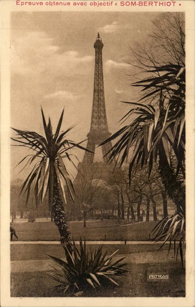 Eiffelturm — Blick vom Jardin du Trocadéro — Verlag Patras, n°2 - Vorderseite
