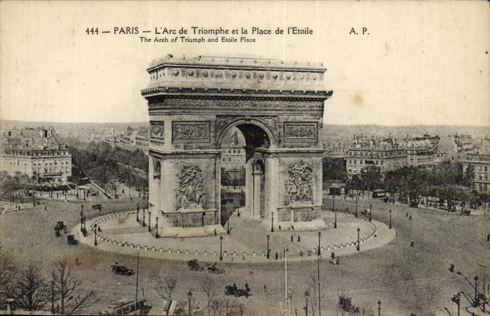 Paris — O Arco do Triunfo e a Place de l'Étoile — A.P. n°444 - Frente