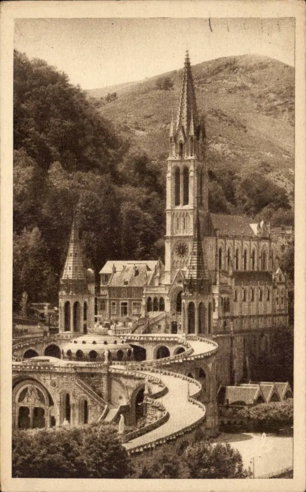Lourdes — Vista aérea da Basílica — Éditions Océan, n° 558 - Frente