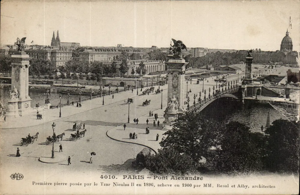 Paris - Pont Alexandre — primeira pedra colocada em 1896, concluído em 1900 — editor BPD, n° 4010 - Frente