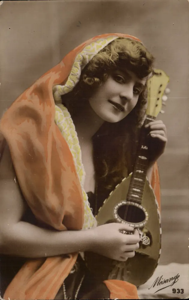 Junge Frau mit orangefarbenem Schal, der eine Mandoline hält — Mesange, n° 933 - Vorderseite