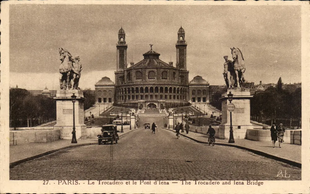 Paris - Der Trocadero und die Iena-Brücke - Vorderseite