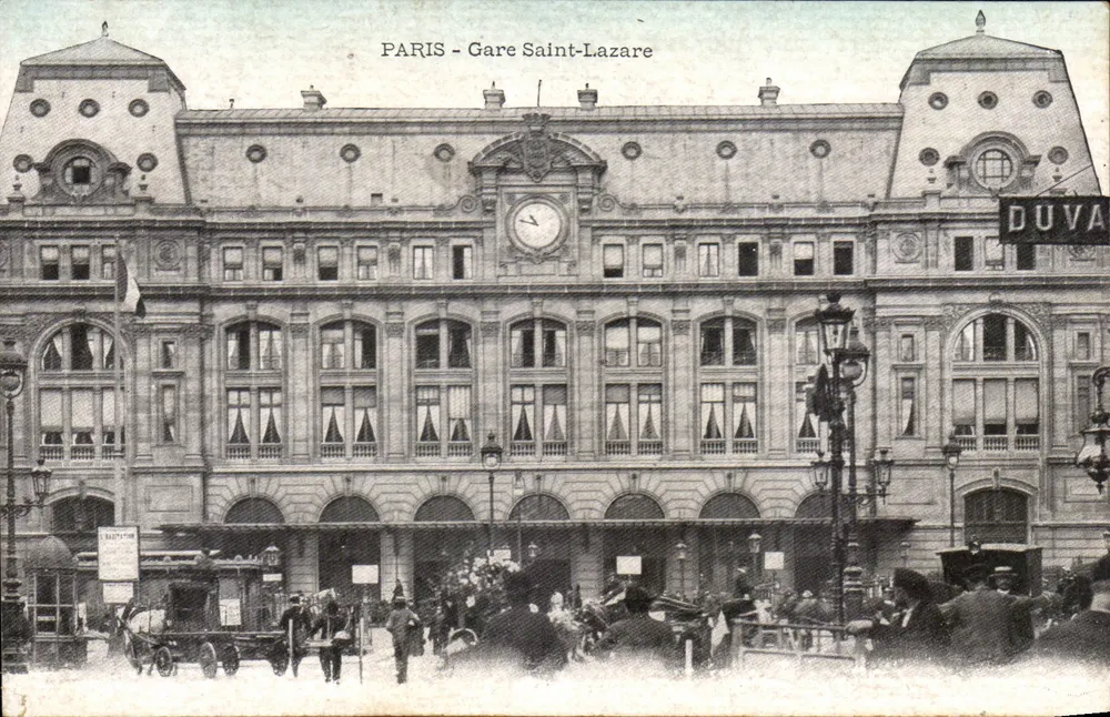 Paris - Estação Saint-Lazare — vista do edifício com relógio e sinalização 'DUVA' — editor desconhecido - Frente