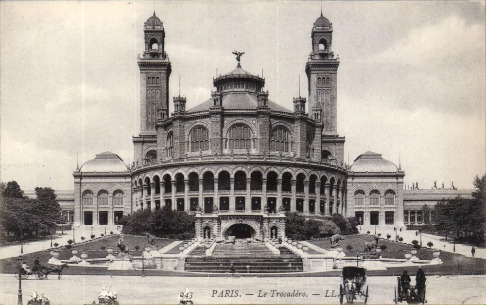 Paris — O Trocadéro — LL. 243 - Frente