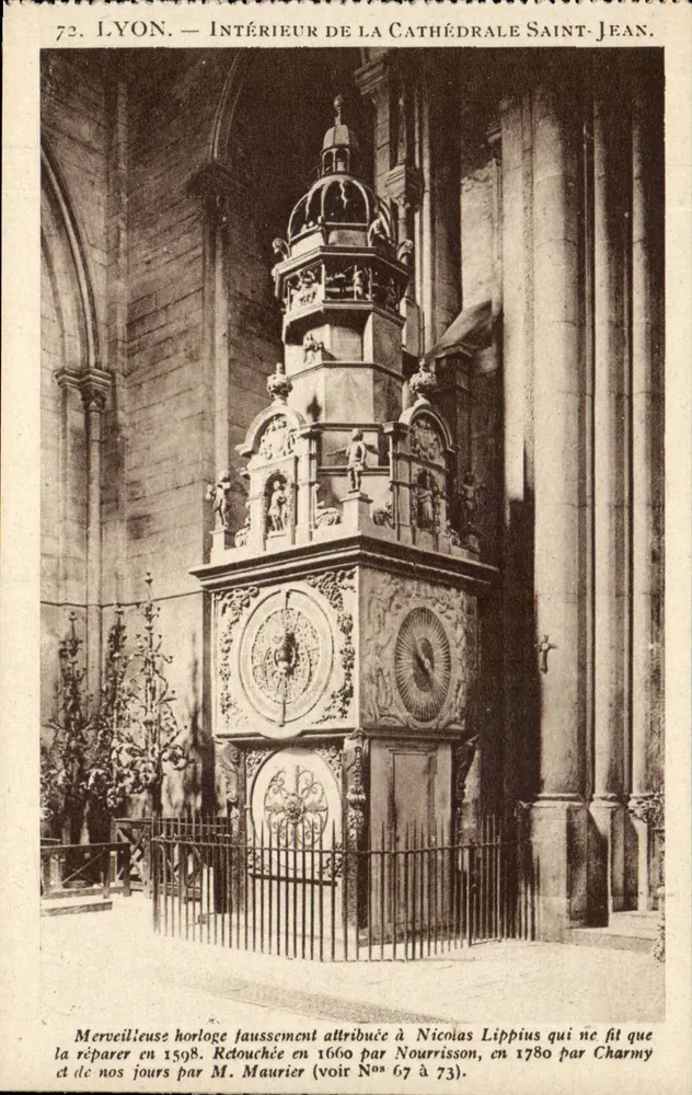 Lyon — Interior da Catedral de São João — relógio astronômico - Frente