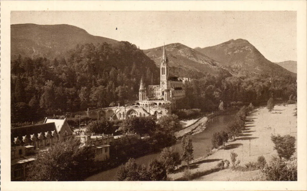 A Basílica e o Gave — Lourdes — Edição Pais du Rosaire - Frente