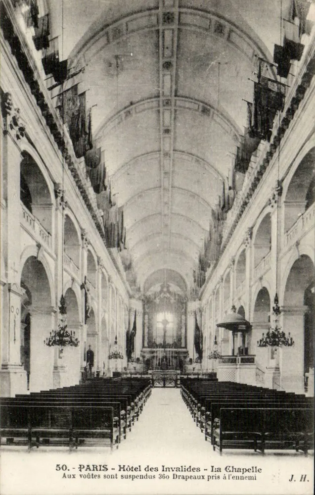 París - Hotel de los Inválidos - La Capilla — 360 banderas tomadas al enemigo colgadas de las bóvedas - Anverso