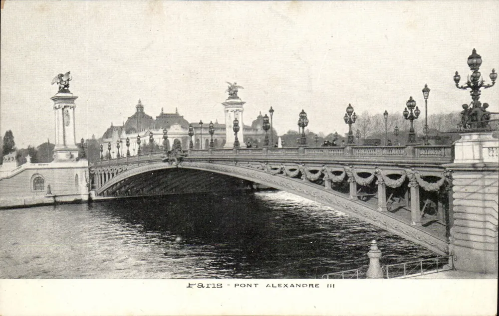 Paris - Pont Alexandre III — vista do ponte ornado com estátuas e lanternas, com editor 'Paris' e número de série '372' - Frente