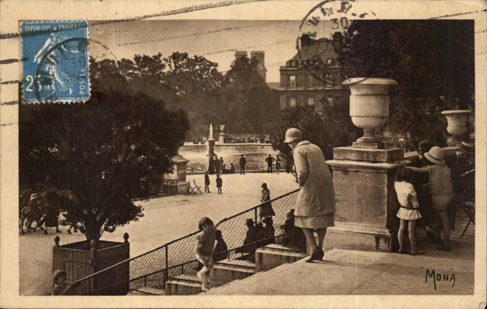 Paris - No Jardim do Luxembourg — Mona, n°85 - Frente