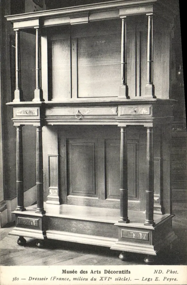 Dressoir — Francja, połowa XVI wieku — Muzeum Sztuki Dekoracyjnej, Dziedzictwo E. Peyre, ND. Fot. - Awers
