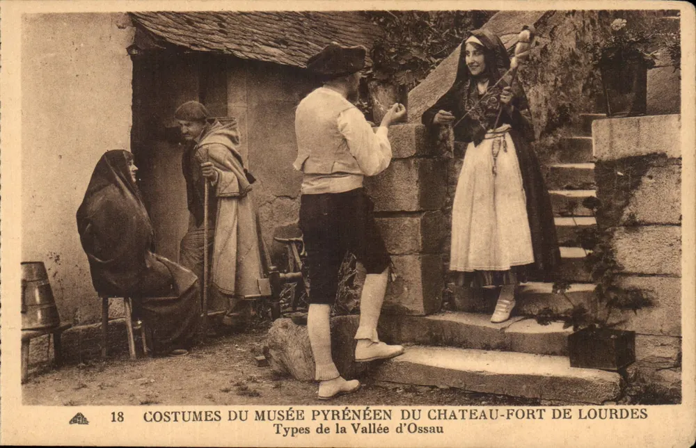Kleidung aus dem Pyrenäenmuseum des Schlosses Lourdes — Typen der Ossau-Tal — n°18 - Vorderseite