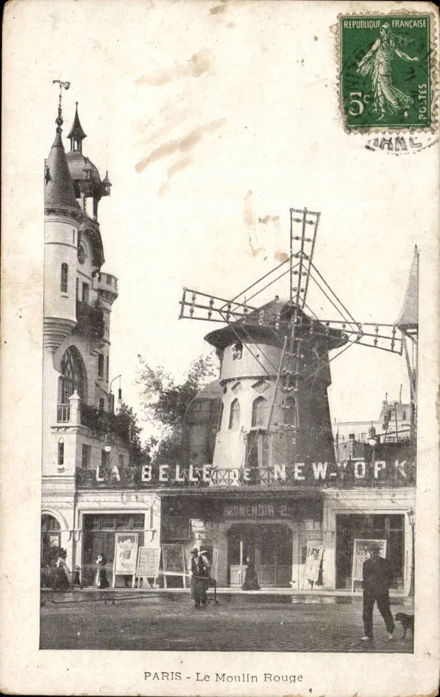 Paris - Le Moulin Rouge — Straßenszene mit Windmühle und dekoriertem Gebäude — unbekannter Verlag, Seriennummer nicht sichtbar - Vorderseite