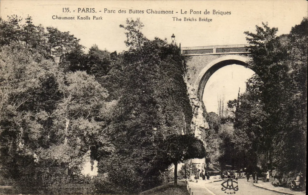 Paris - Parc des Buttes Chaumont - Die Brücke aus Ziegeln - Vorderseite