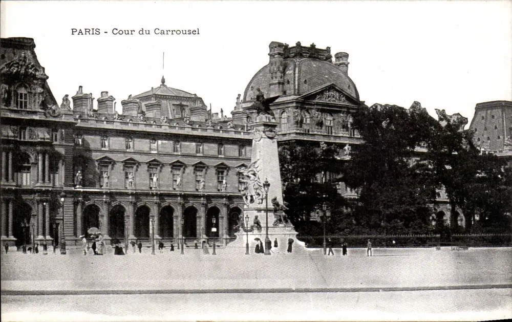 Paris - Cour du Carrousel — vista do monumento central e dos edifícios do Louvre - Frente