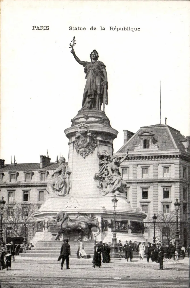 Paris — Estátua da República — editor não identificado - Frente