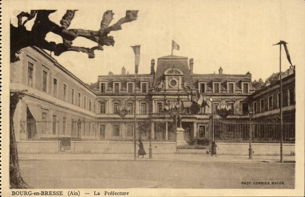 Bourg-en-Bresse (Ain) — A Prefeitura — Fot. Combier Macon - Frente