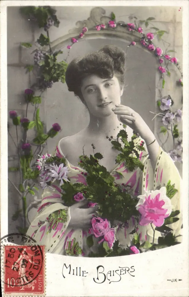 Frau in einem blumigen Kleid — Tausend Küsse — J.K. - Vorderseite