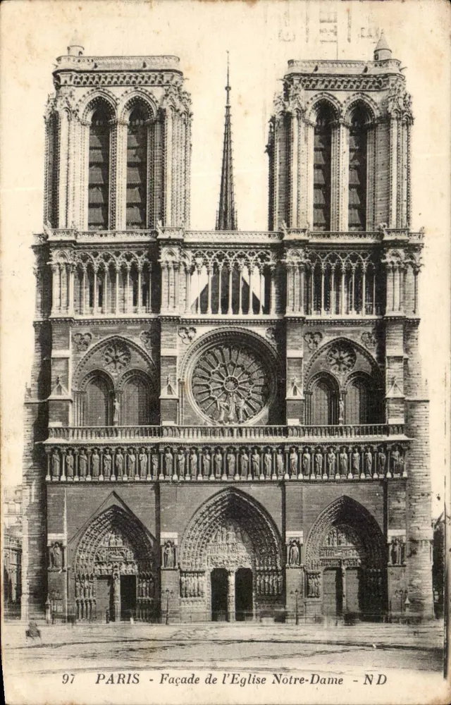 Paris - Facha da Igreja Notre-Dame - ND - Frente