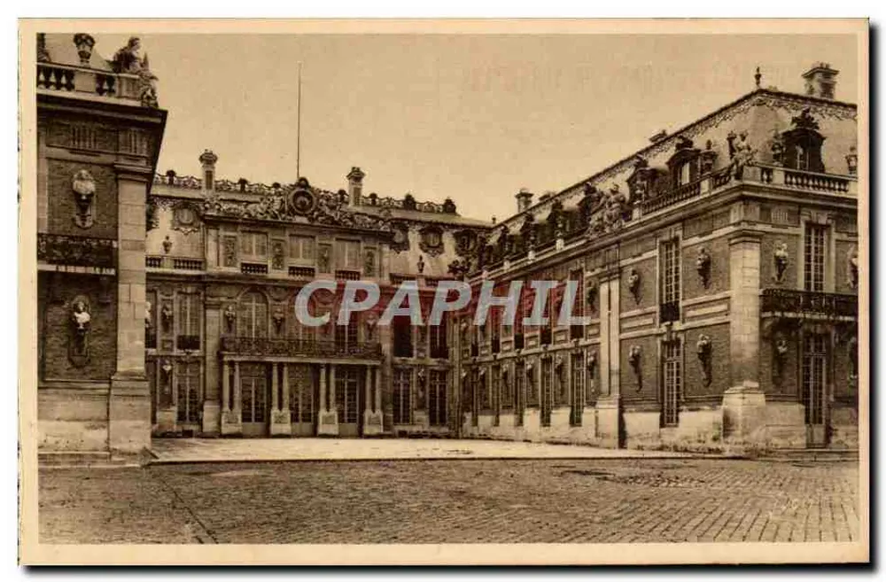 O Palácio - A Cour de Marbre — Les Splendeurs et Charmes de Versailles, n°112 - Frente