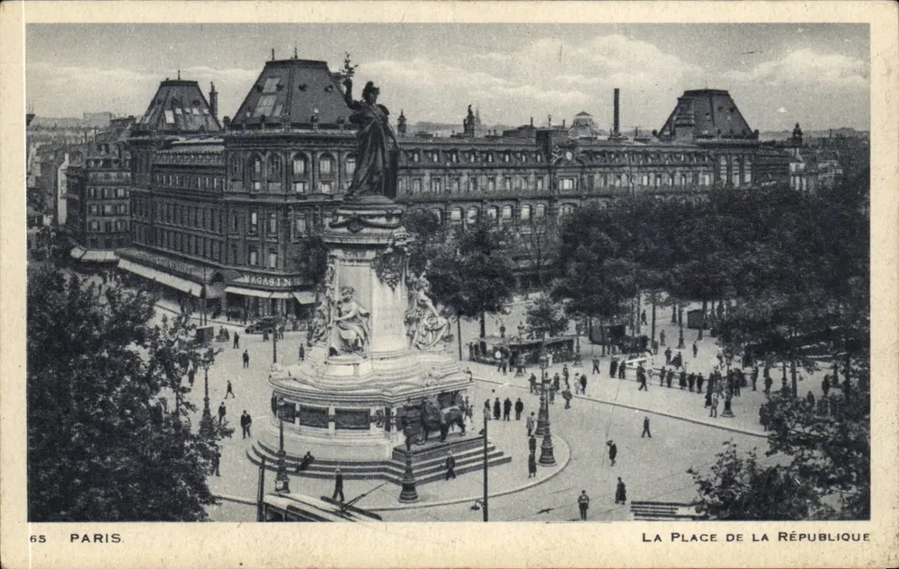 A Praça da República — Paris — editor desconhecido, n° 65 - Frente