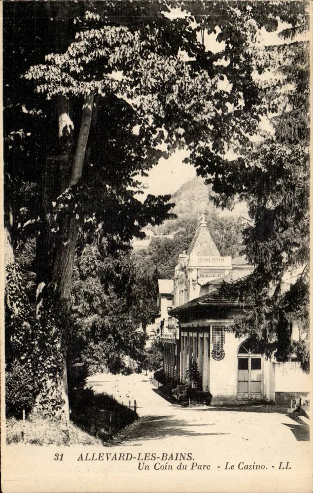 Allevard-les-Bains — Ein Eckbereich des Parks — Das Casino — LL n°31 - Vorderseite