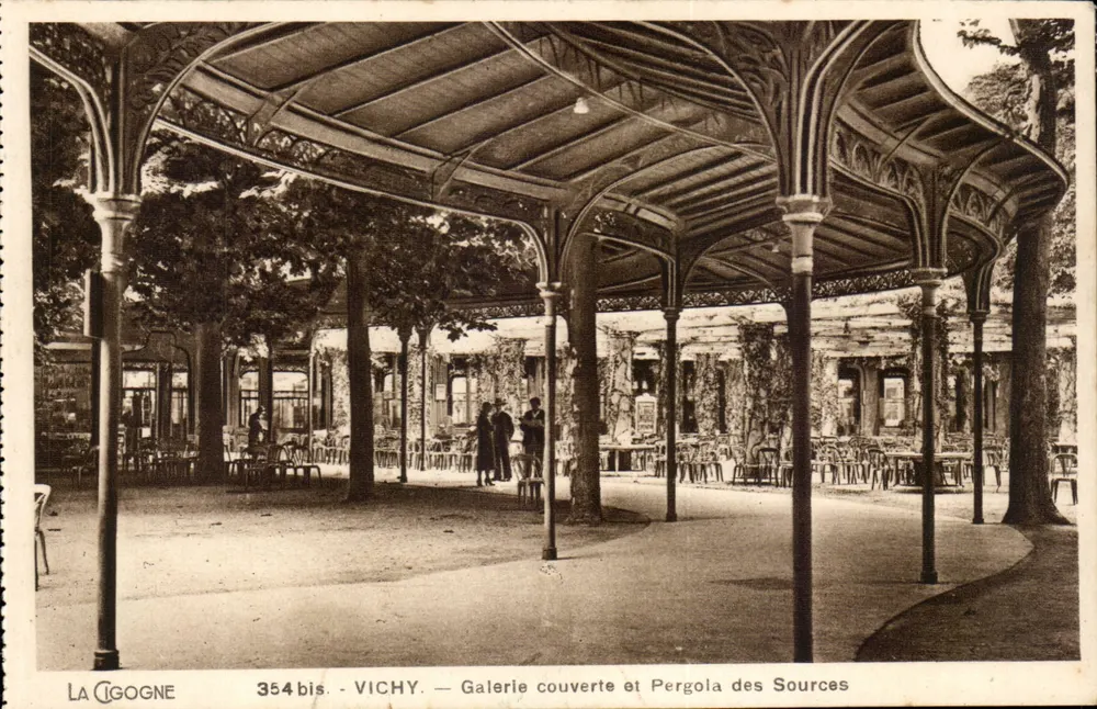 Vichy — Überdachte Galerie und Pergola der Quellen — La Cigogne, Nr. 354bis - Vorderseite
