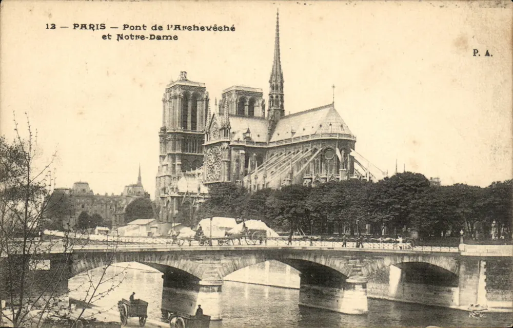 Paris — Ponte do Arcebispo e a Catedral de Notre-Dame — P.A. - Frente